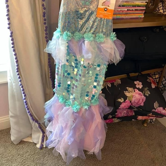New 8/10 Mermaid costume - Picture 2 of 2